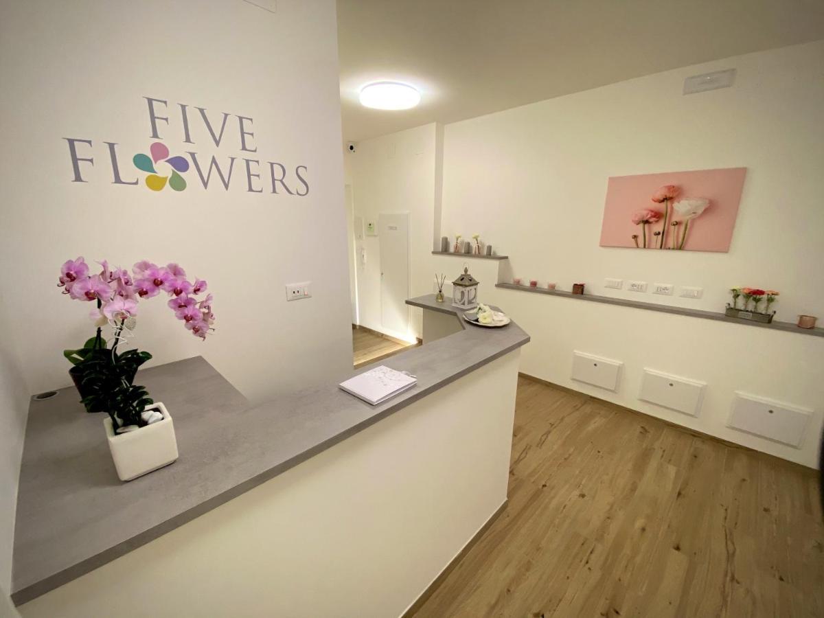 Five Flowers Guest House Trieste Bagian luar foto