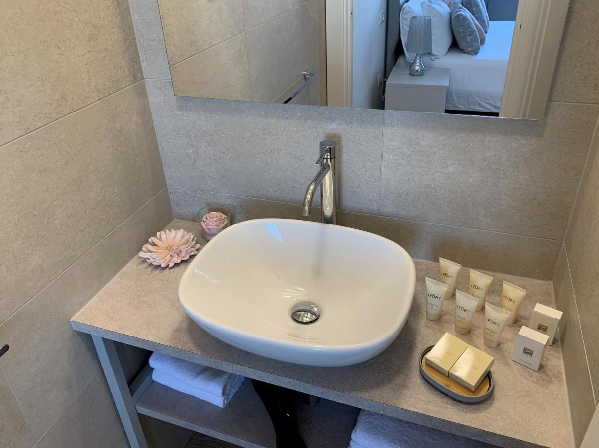 Five Flowers Guest House Trieste Bagian luar foto