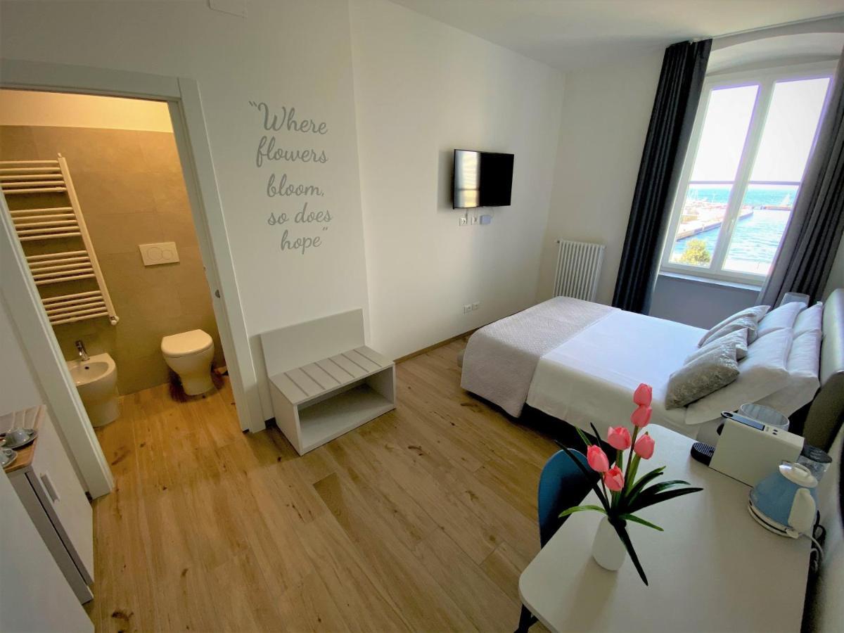 Five Flowers Guest House Trieste Bagian luar foto