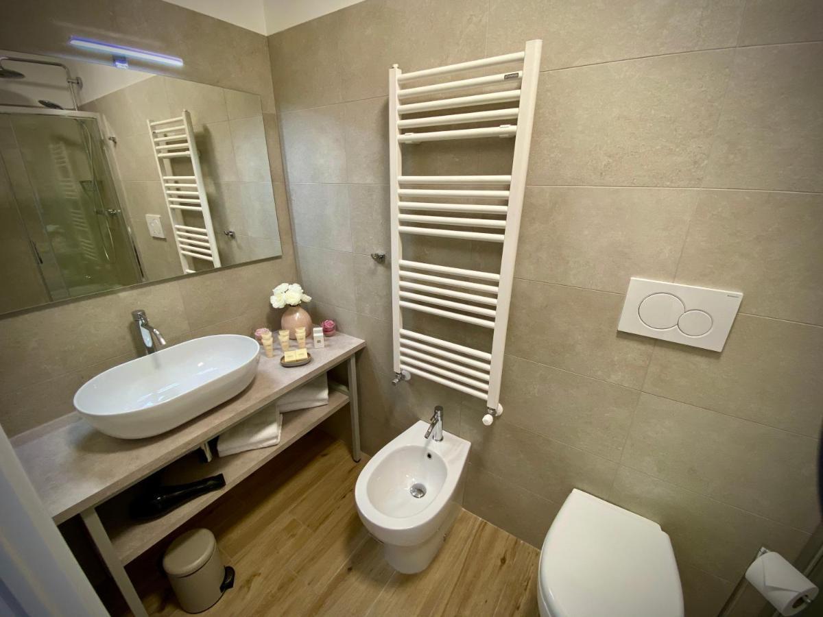 Five Flowers Guest House Trieste Bagian luar foto