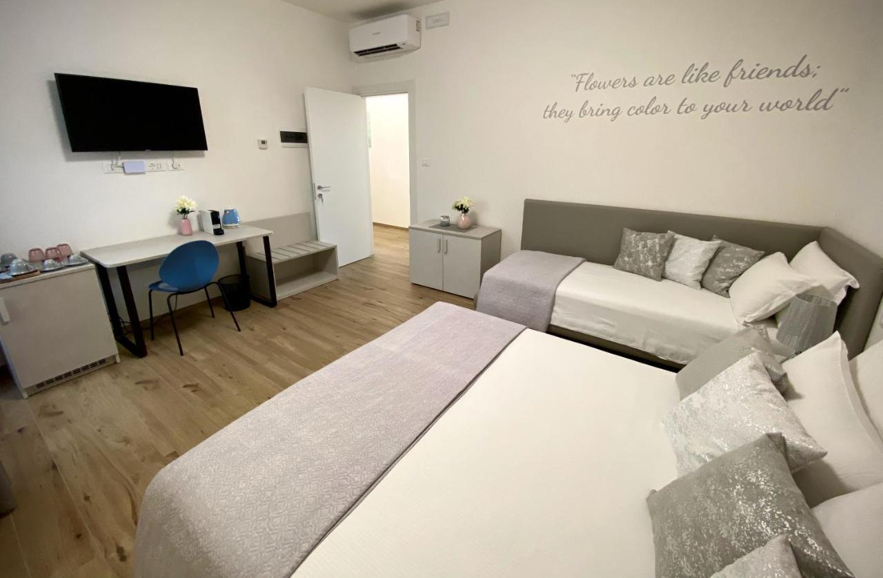 Five Flowers Guest House Trieste Bagian luar foto