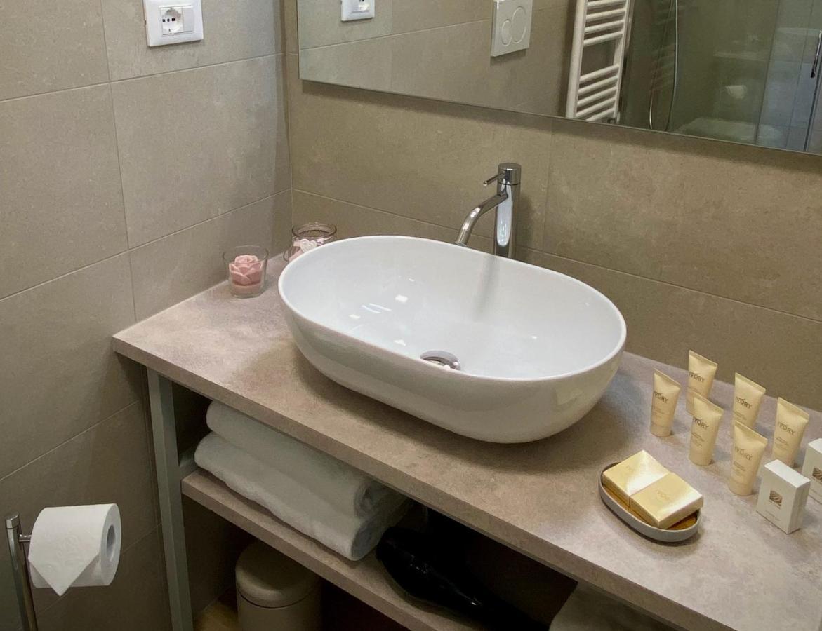 Five Flowers Guest House Trieste Bagian luar foto