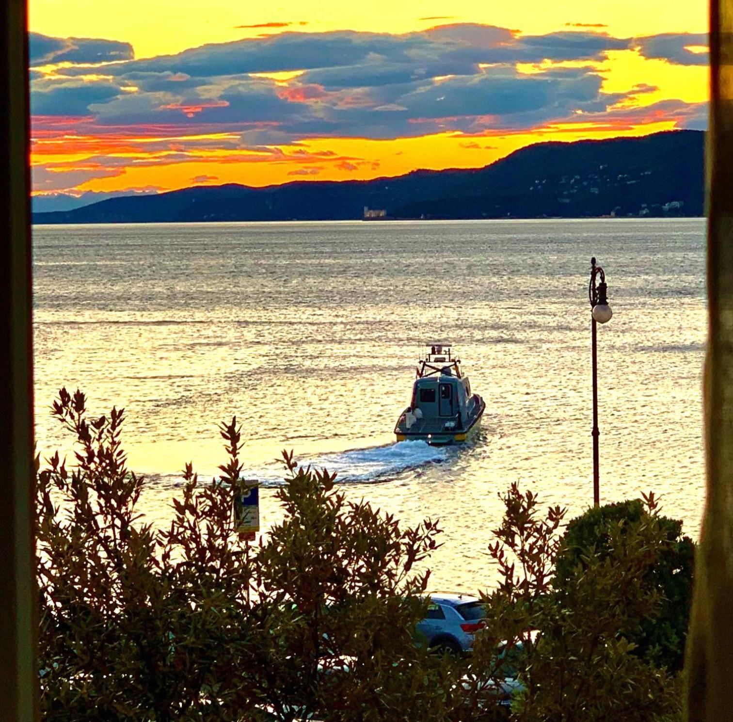 Five Flowers Guest House Trieste Bagian luar foto