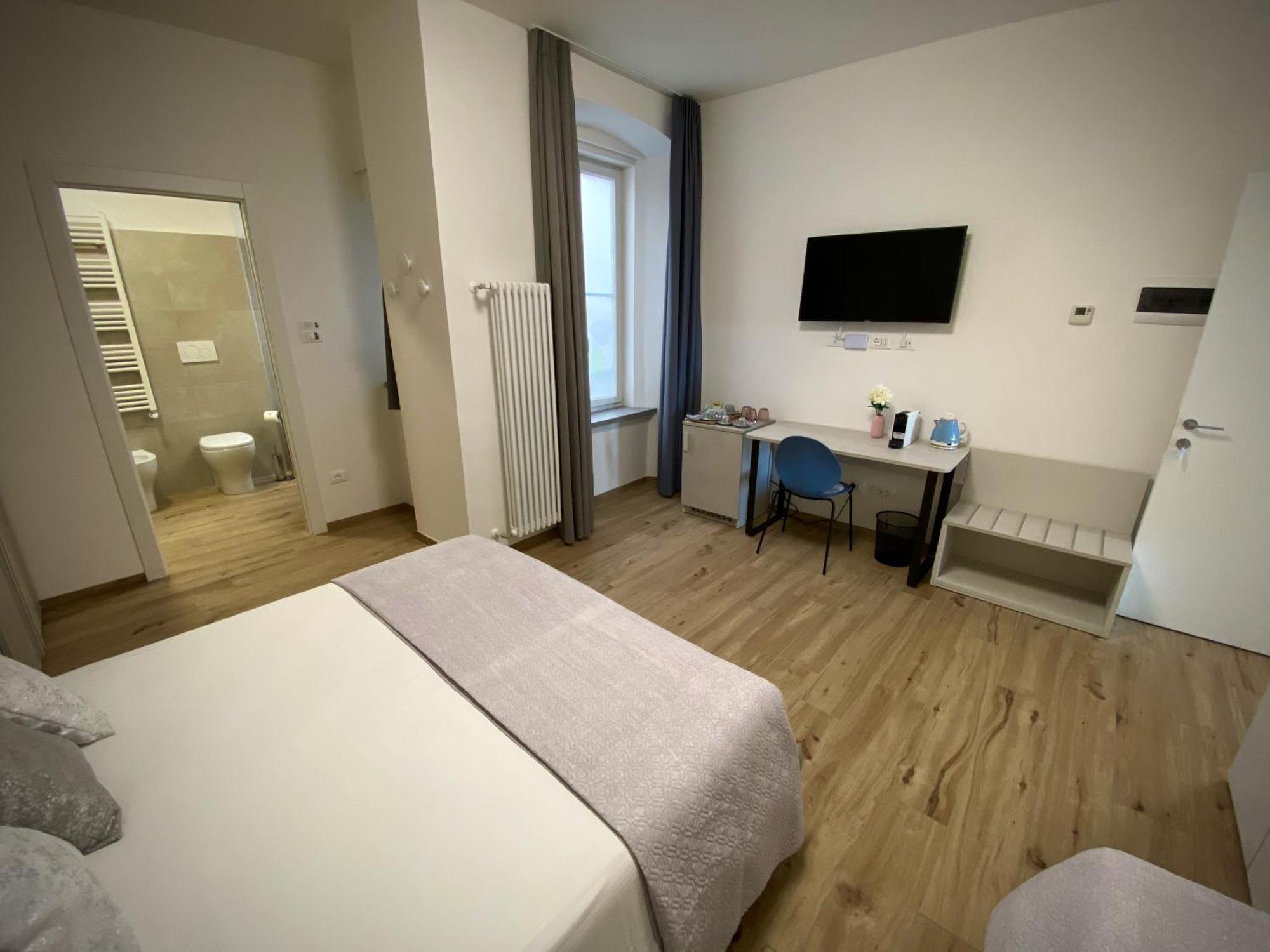 Five Flowers Guest House Trieste Bagian luar foto